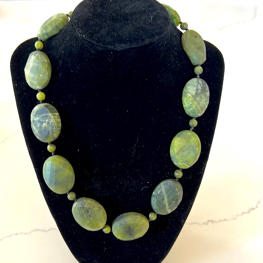Green statement necklace
